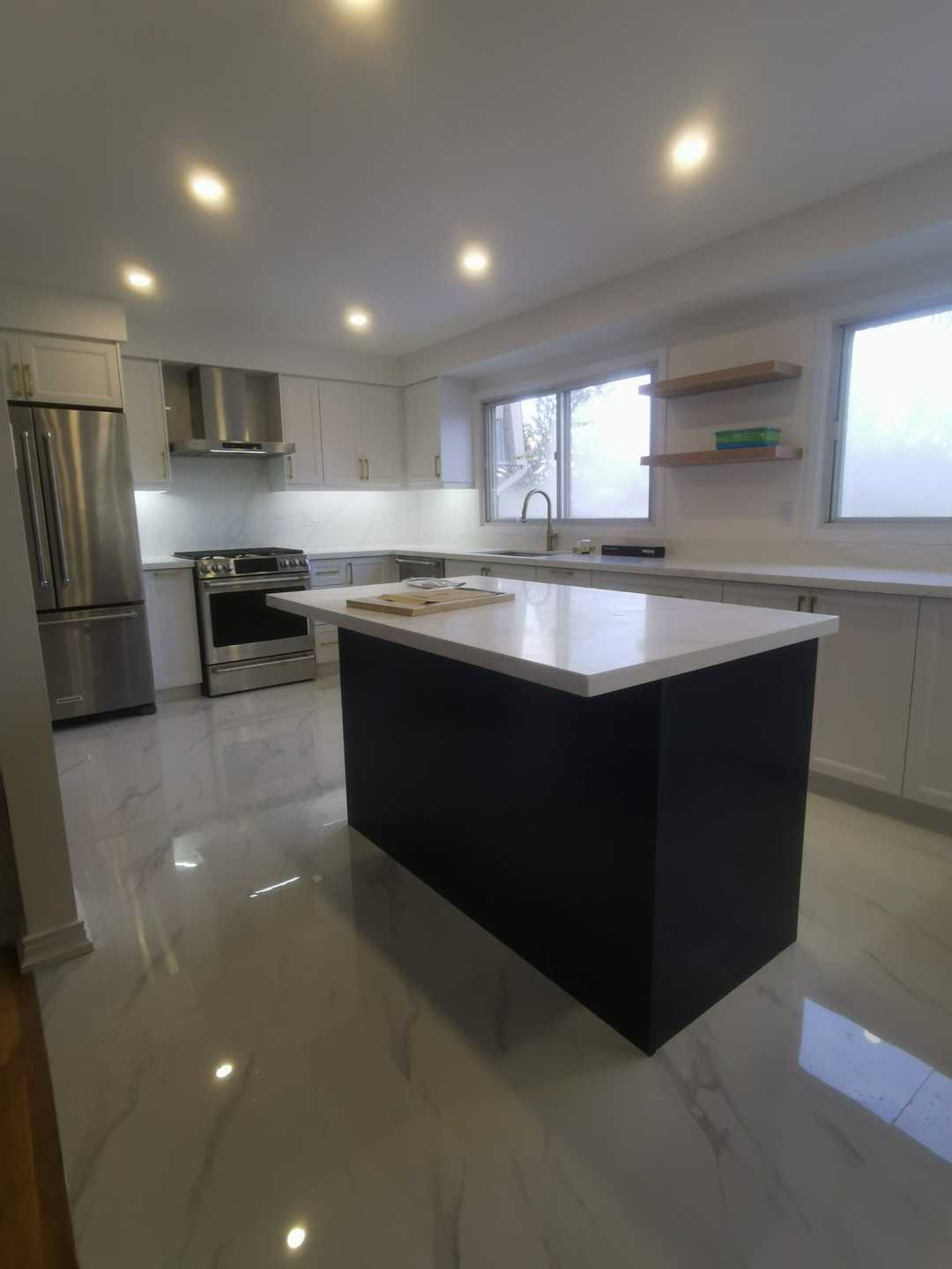 U SHAPE white MDF kitchen cabinet with 5*10 island