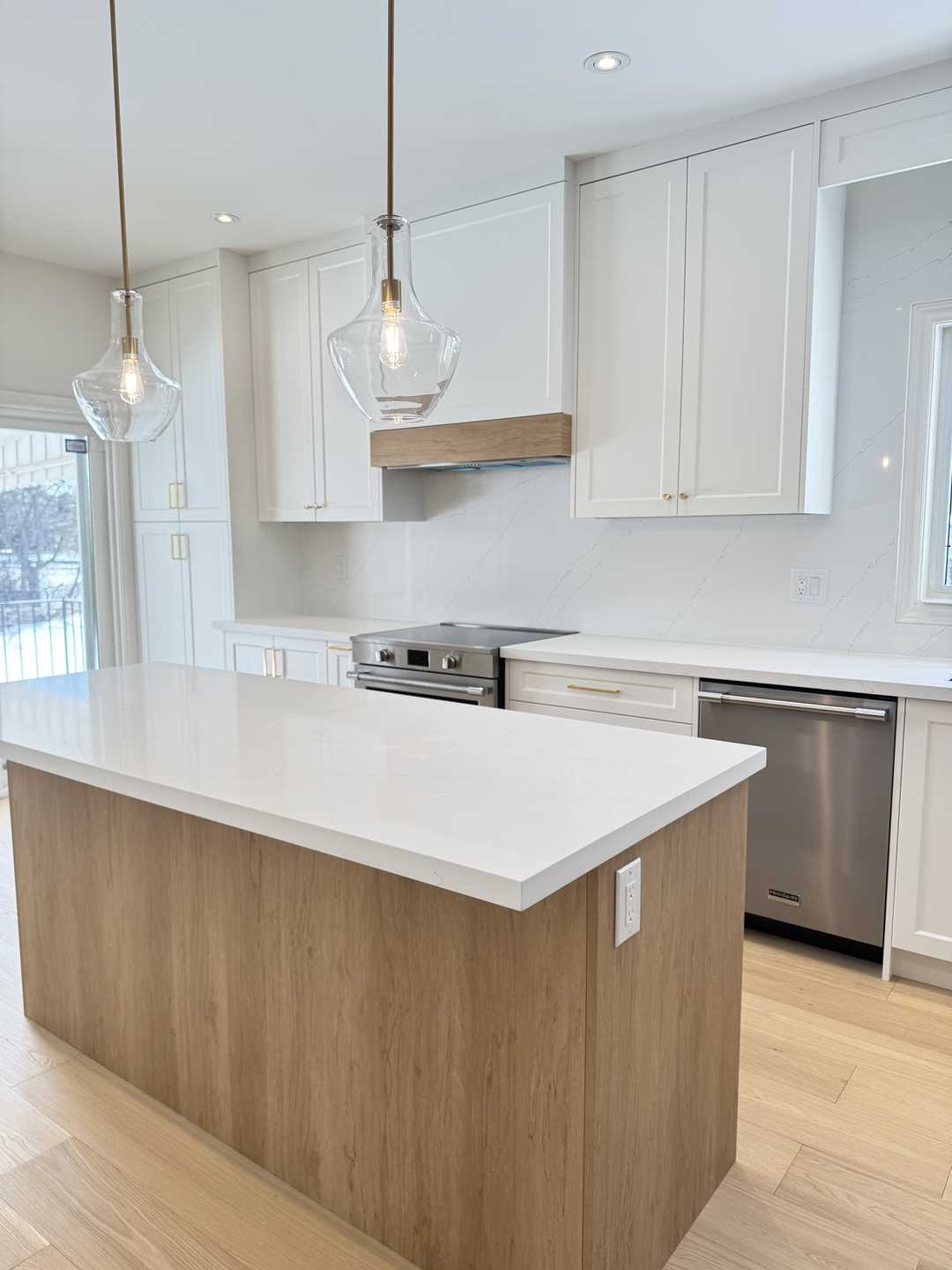 MDF snow white kitchen with wooden island, built in undermount