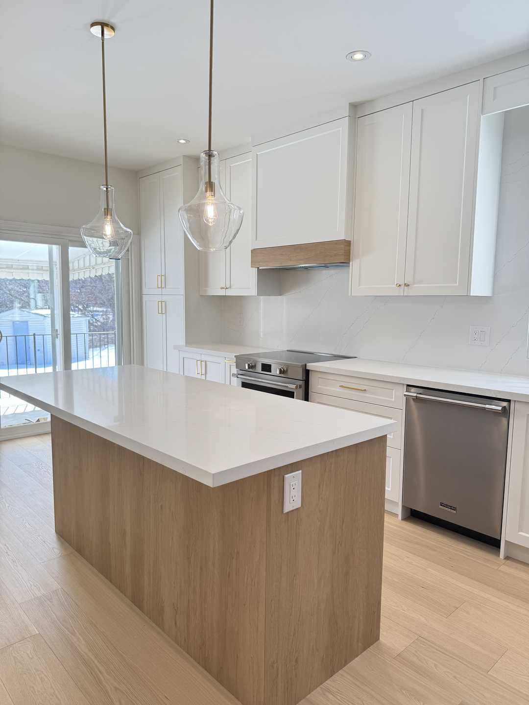 MDF snow white kitchen with wooden island, built in undermount