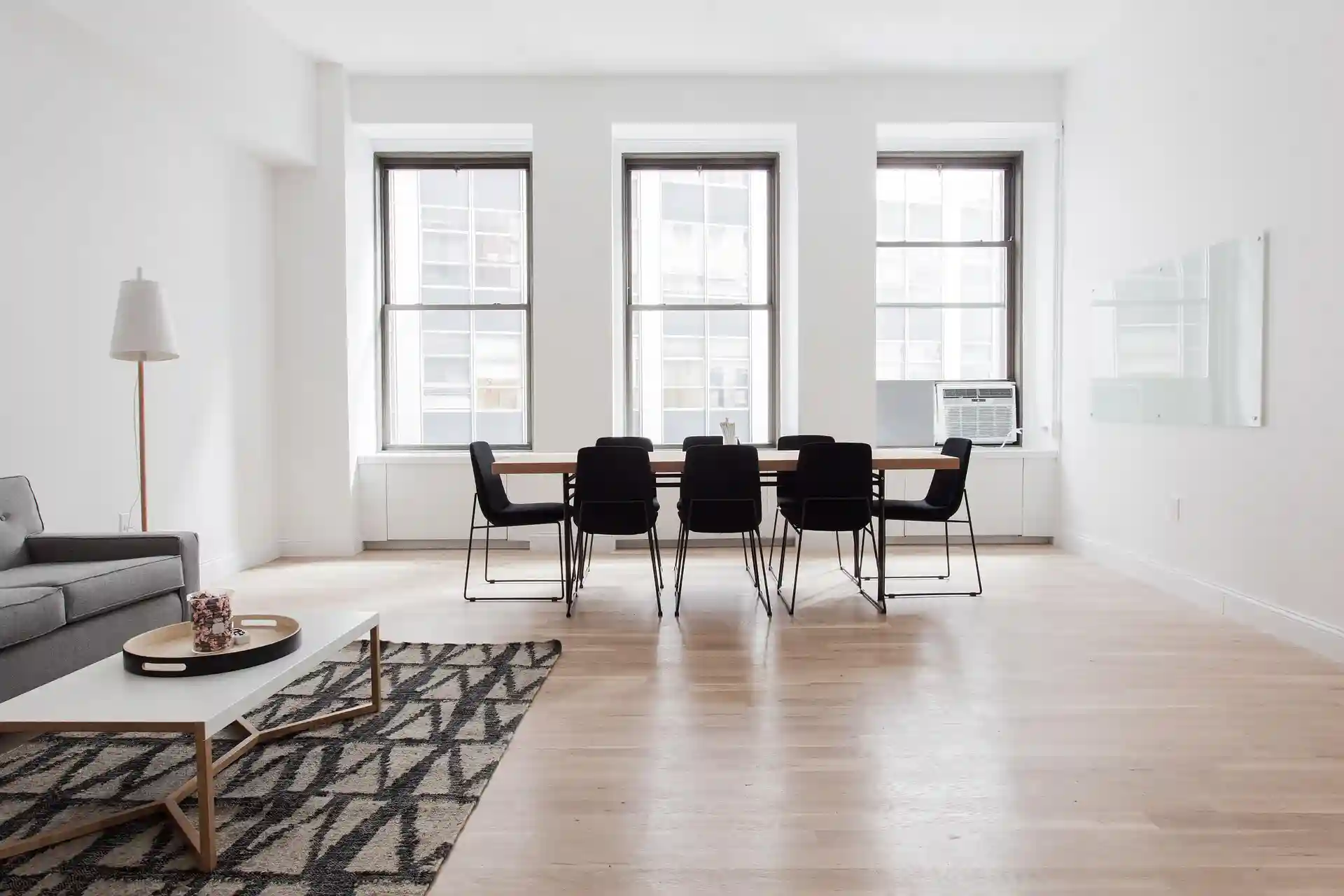 Toronto downtown commercial renovation by Reno Mumu
